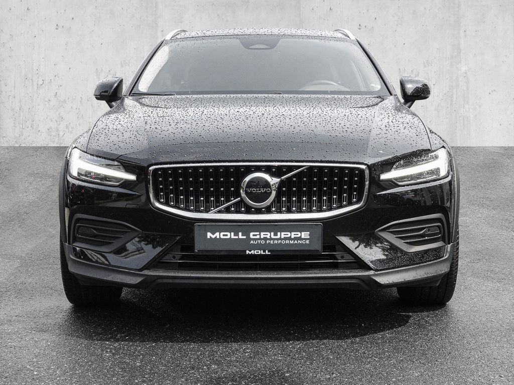 Volvo V60 Cross Country 2023