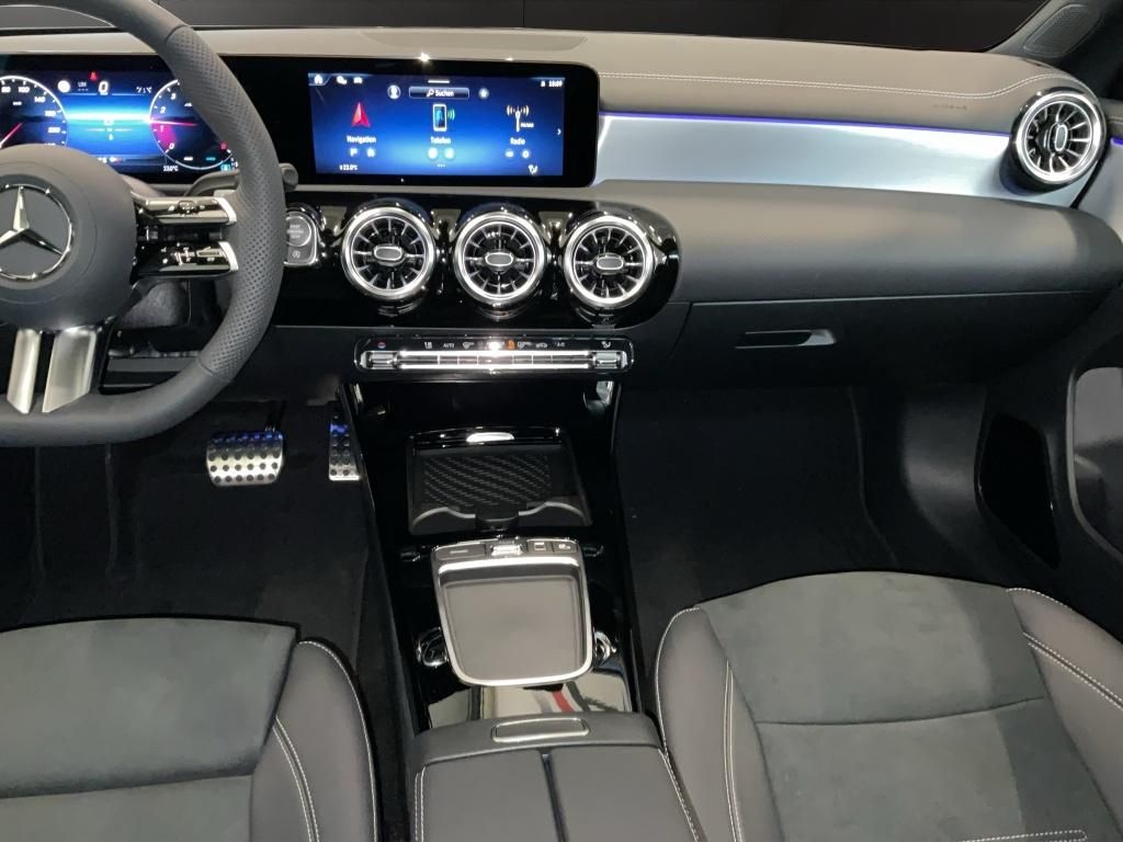 Mercedes-Benz CLA 200 2025