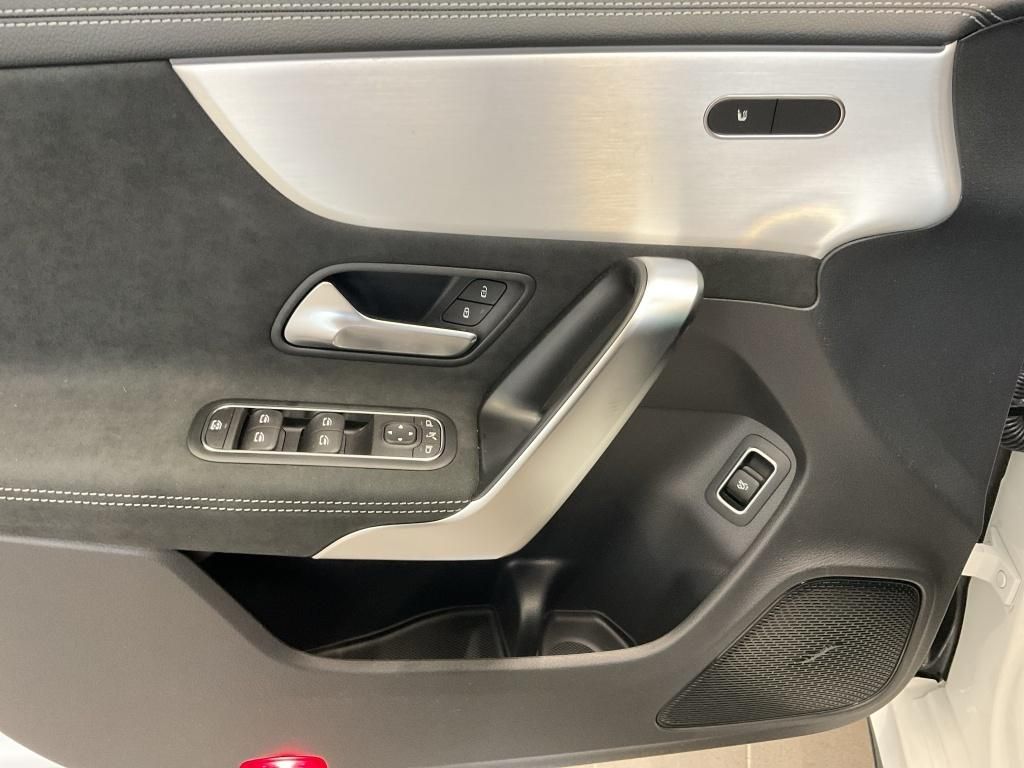 Mercedes-Benz CLA 200 2025