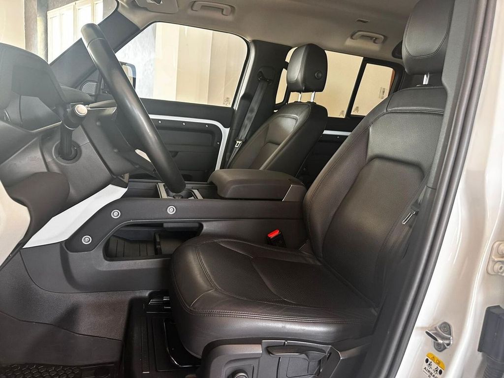 Land Rover Defender 2022