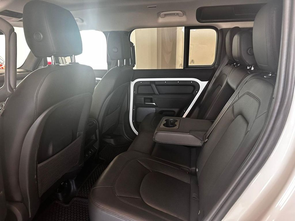 Land Rover Defender 2022