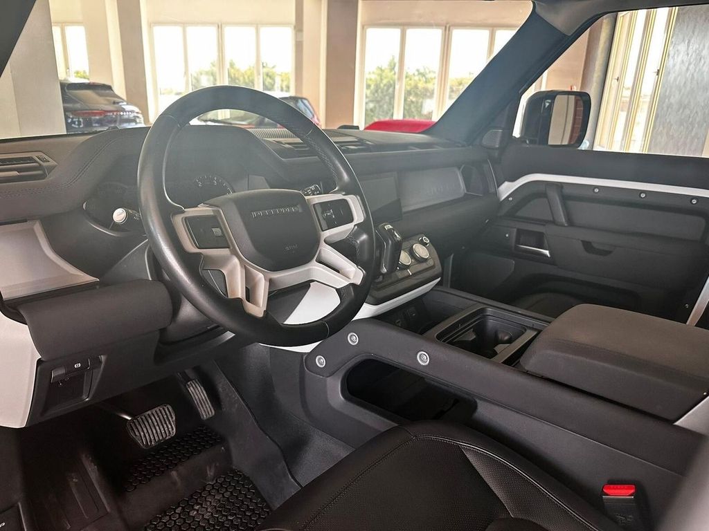 Land Rover Defender 2022