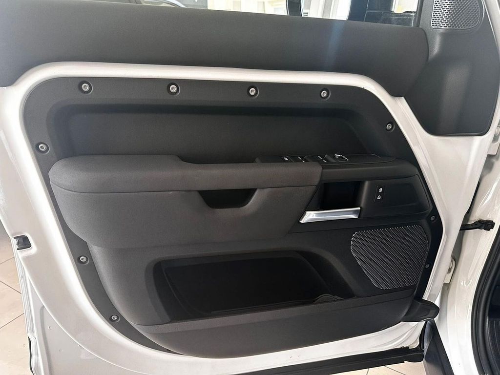 Land Rover Defender 2022