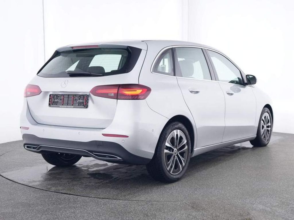 Mercedes-Benz B 200 2023