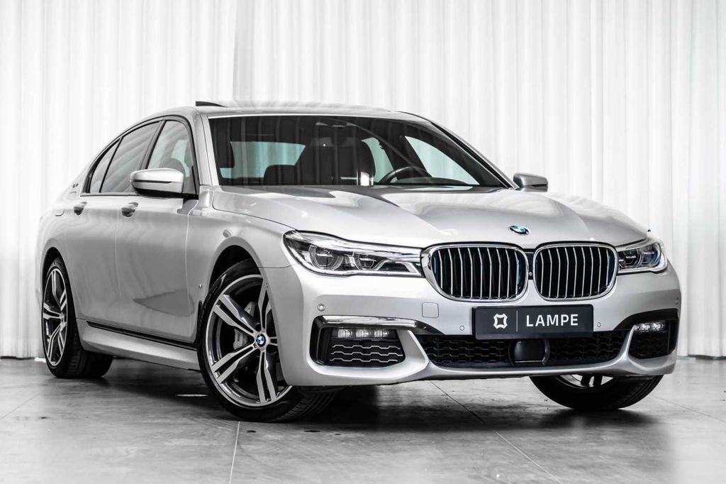 BMW 740 2018