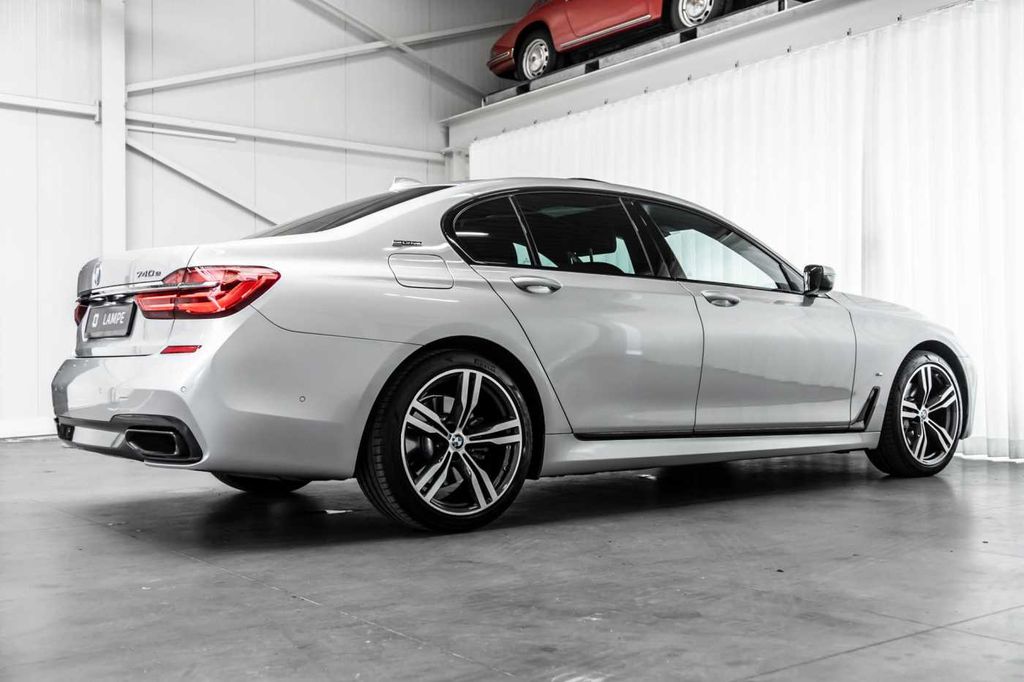 BMW 740 2018