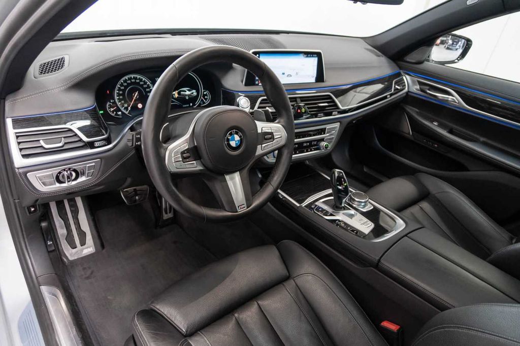 BMW 740 2018