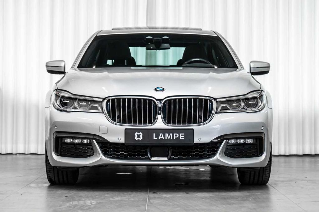 BMW 740 2018