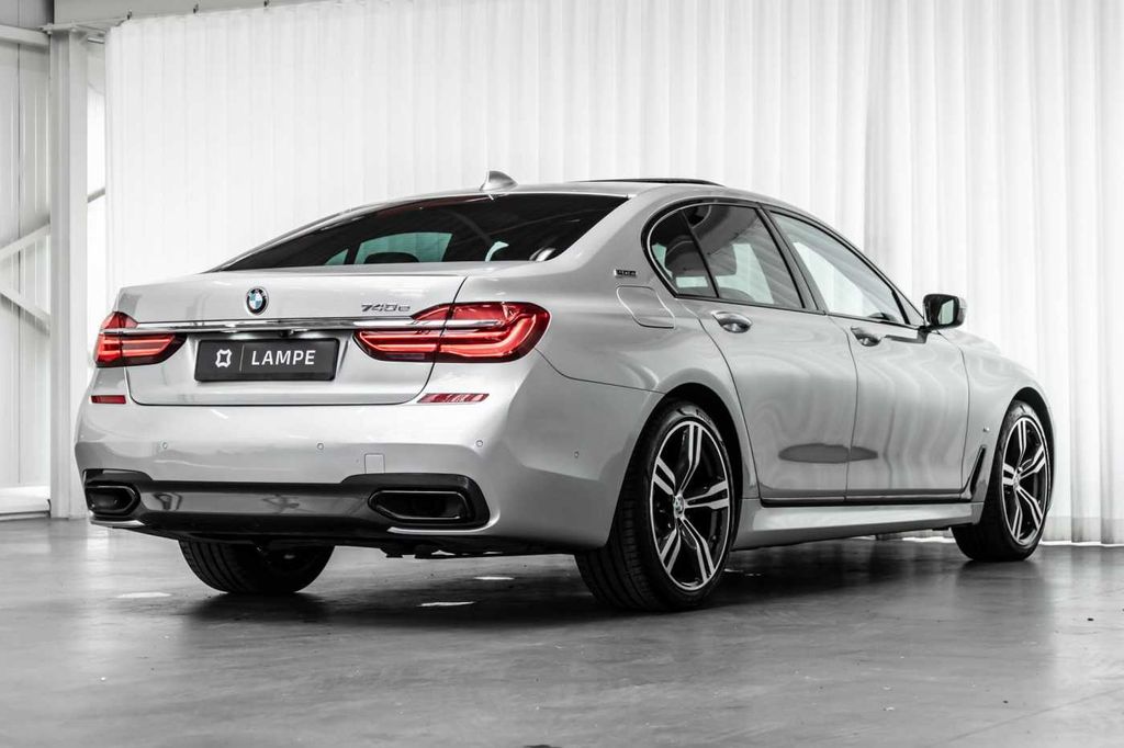 BMW 740 2018