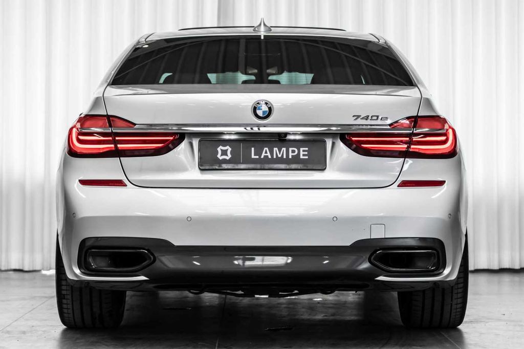 BMW 740 2018