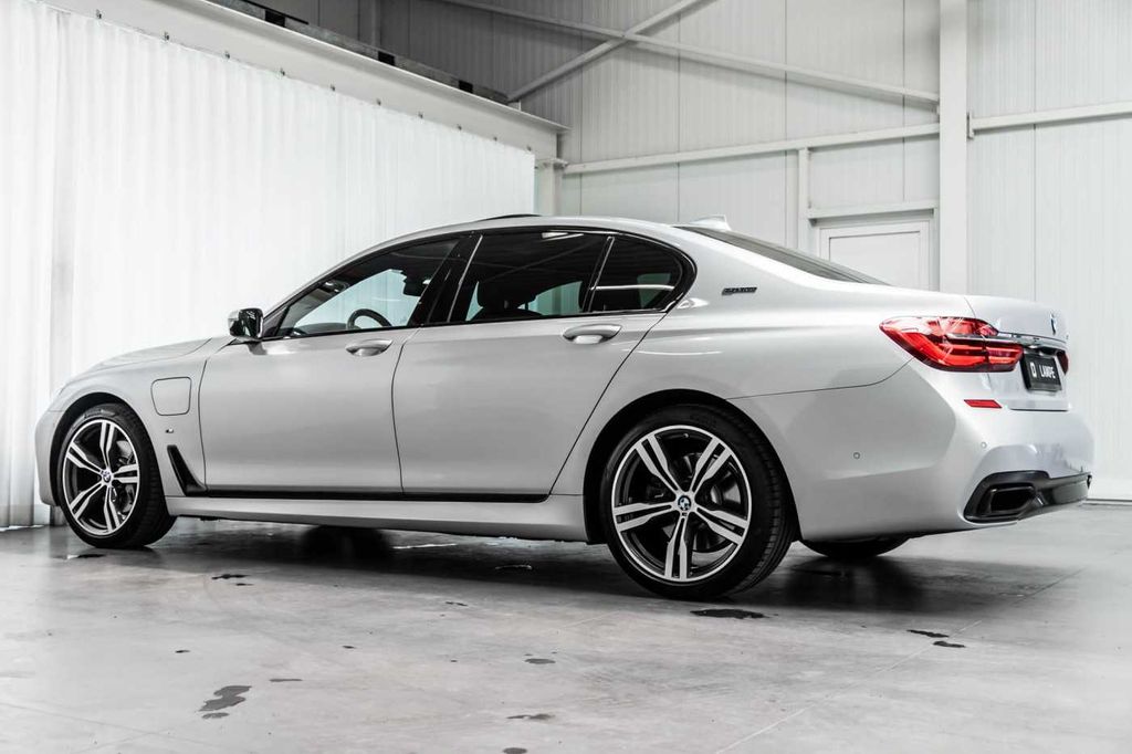 BMW 740 2018