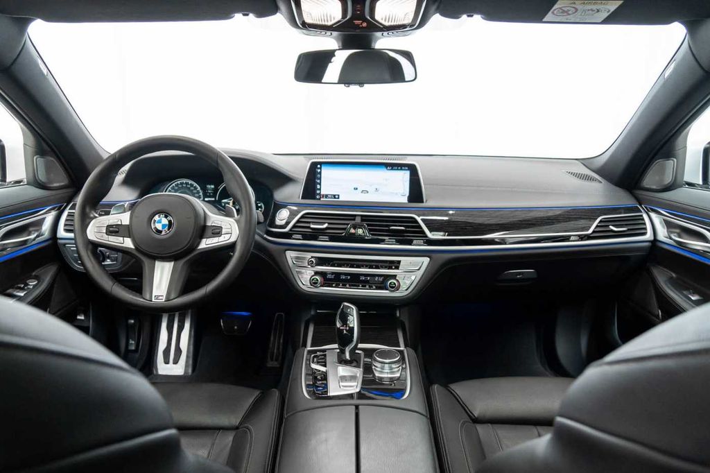 BMW 740 2018