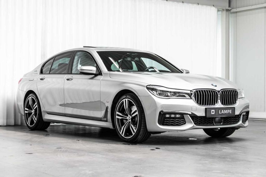 BMW 740 2018
