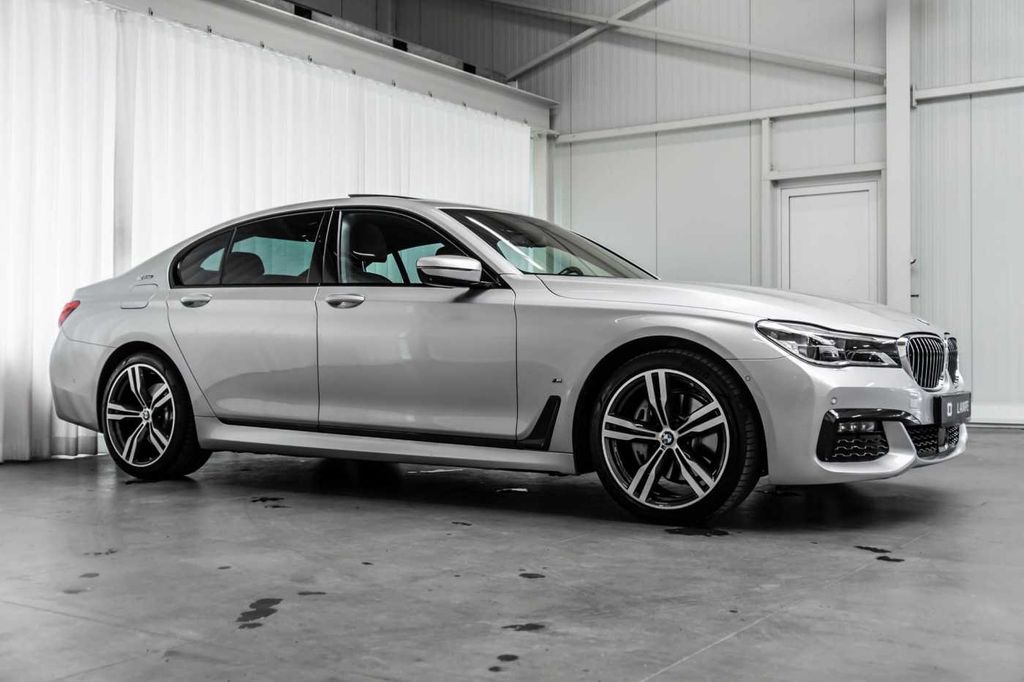 BMW 740 2018