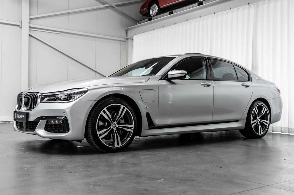BMW 740 2018