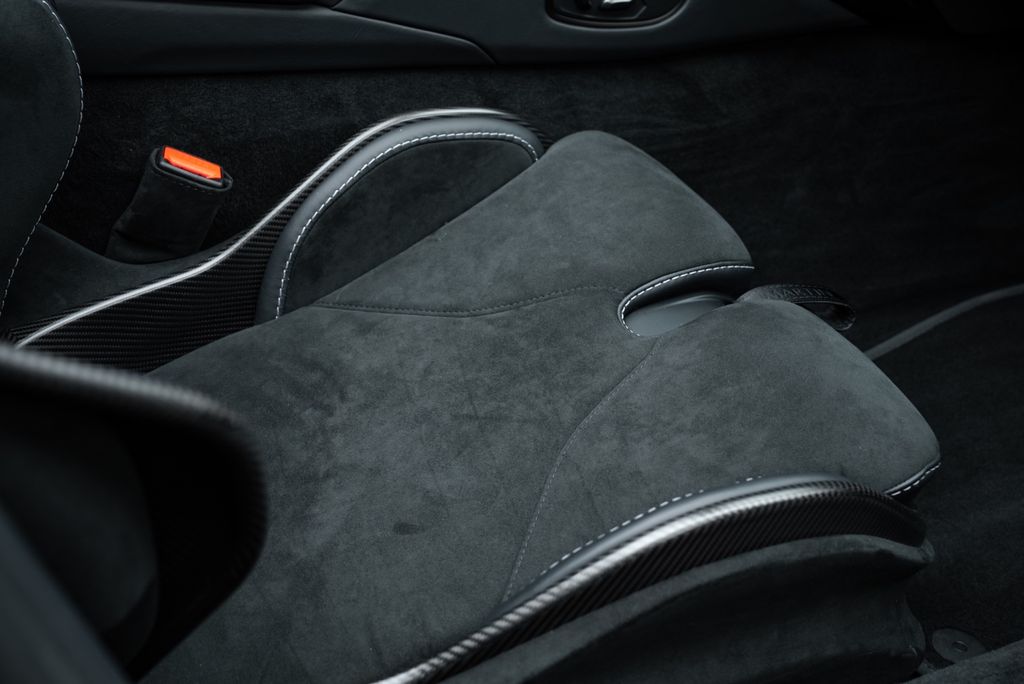 Aston Martin V12 Vantage 2023