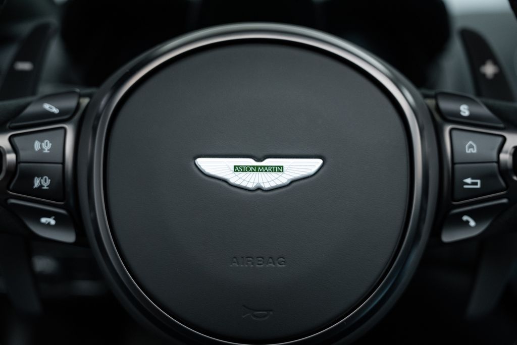 Aston Martin V12 Vantage 2023