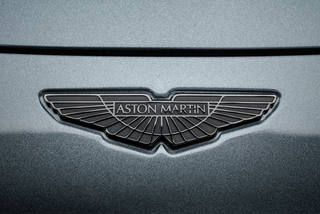 Aston Martin V12 Vantage 2023