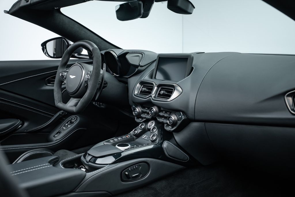 Aston Martin V12 Vantage 2023