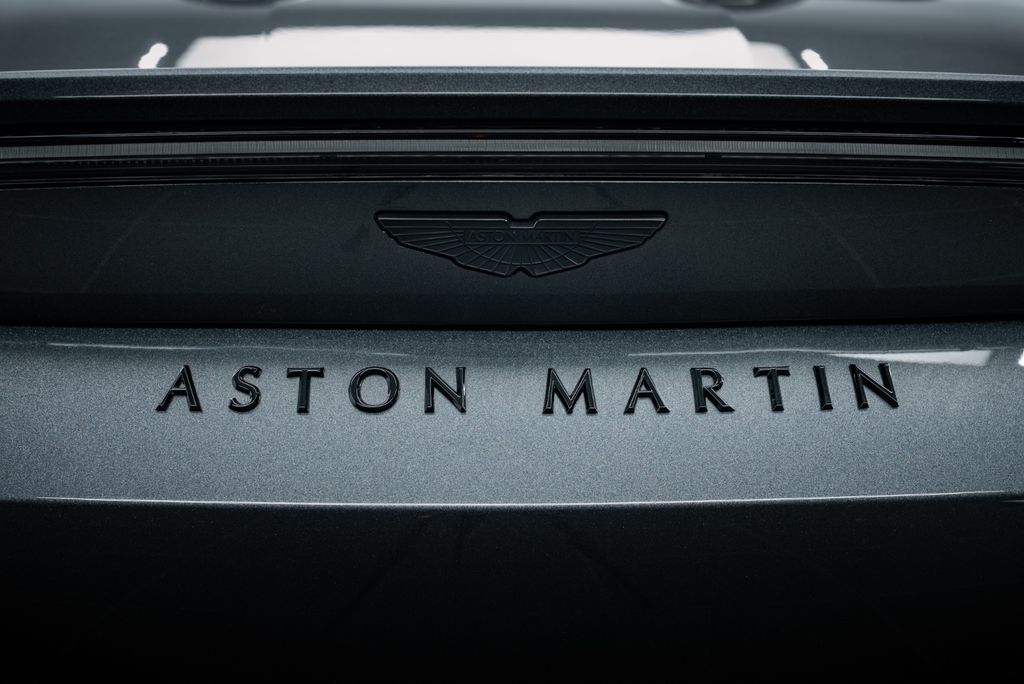 Aston Martin V12 Vantage 2023