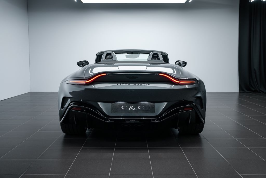 Aston Martin V12 Vantage 2023