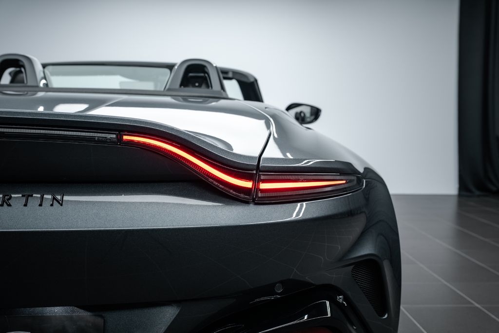 Aston Martin V12 Vantage 2023