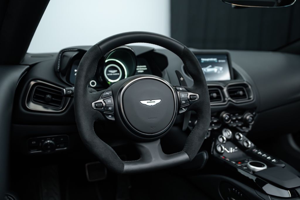 Aston Martin V12 Vantage 2023