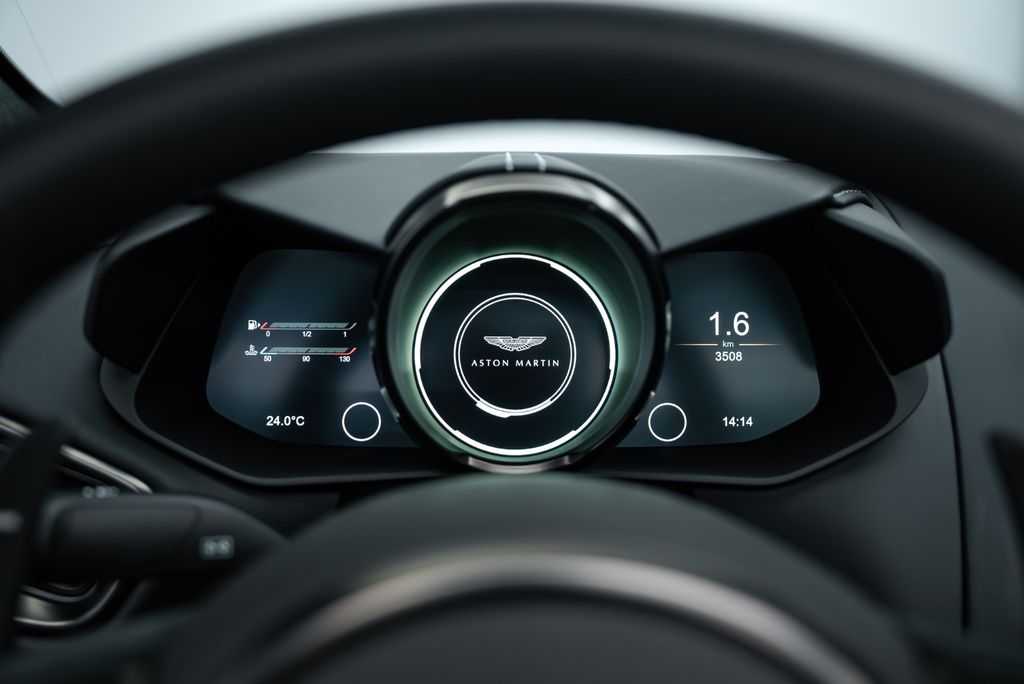 Aston Martin V12 Vantage 2023