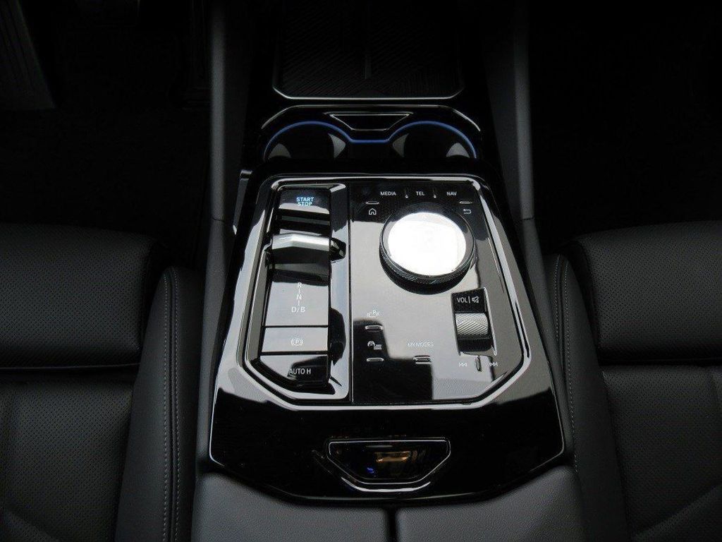 BMW i5 2025