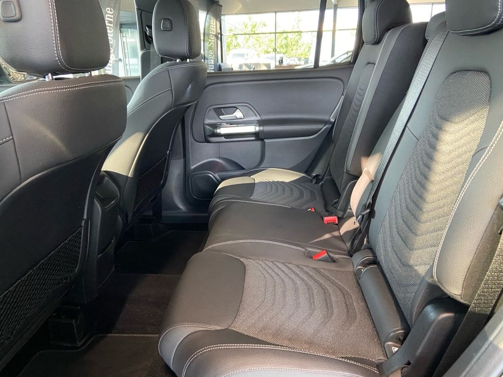 Mercedes-Benz GLB 200 2024