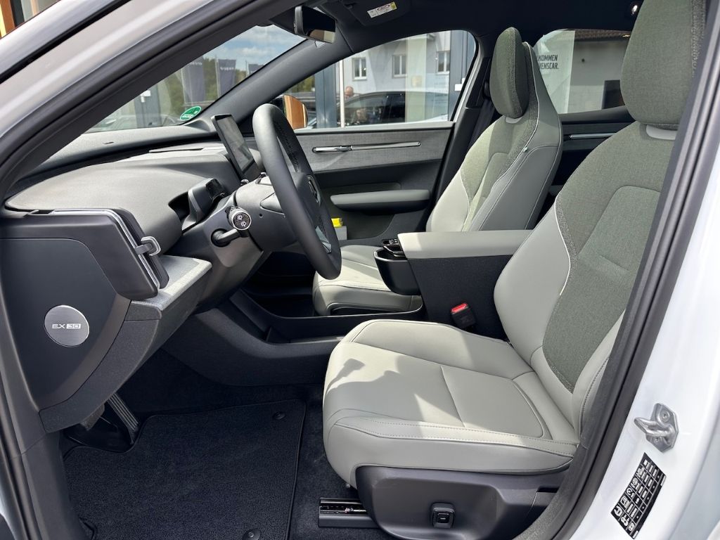 Volvo EX30 2025