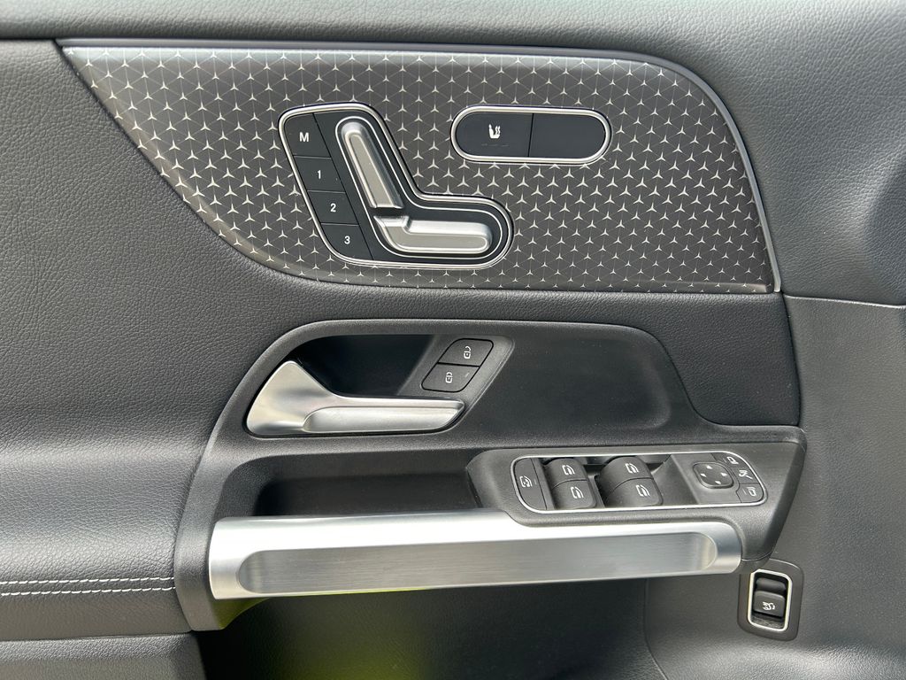 Mercedes-Benz GLB 200 2024