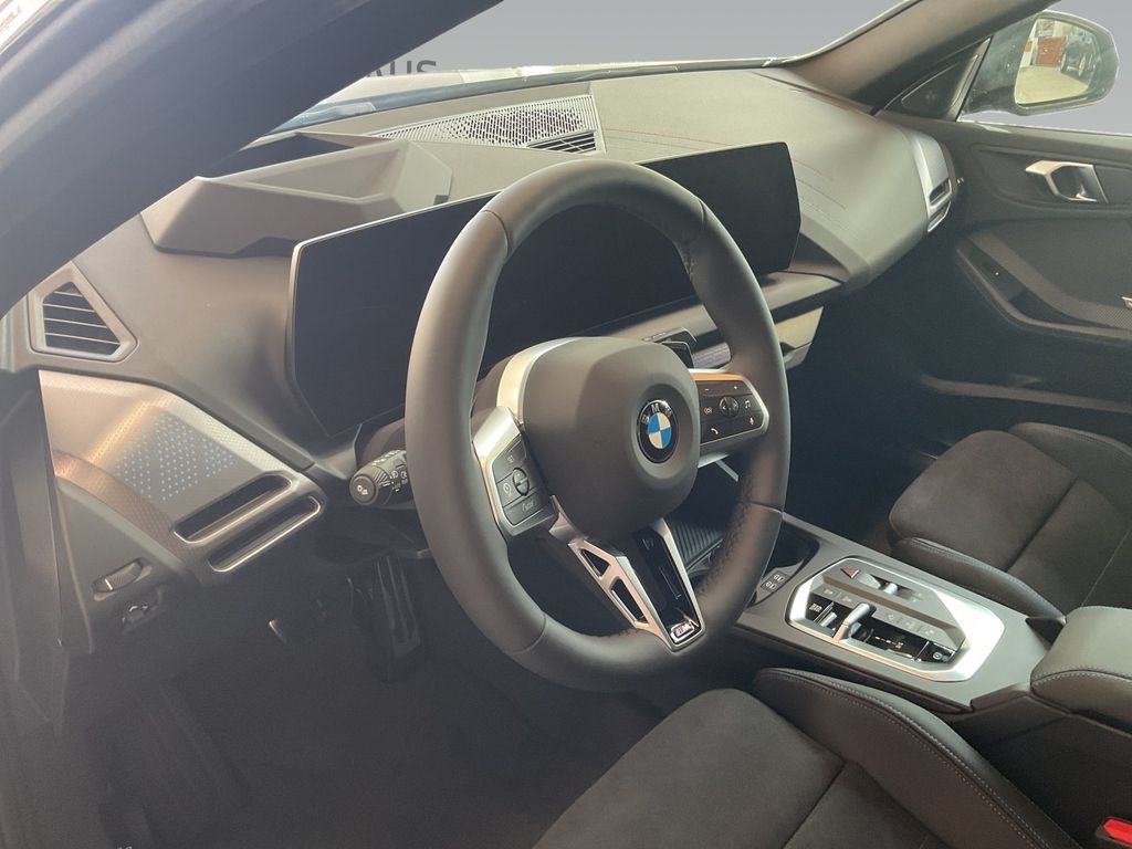 BMW 220 2025