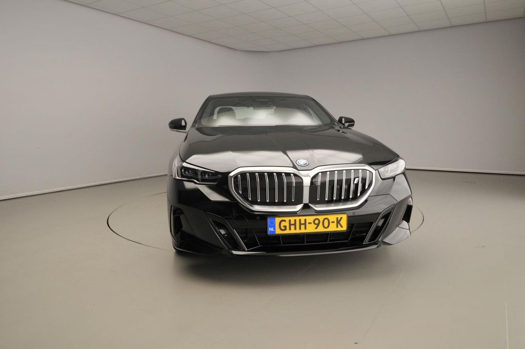 BMW i5 2024