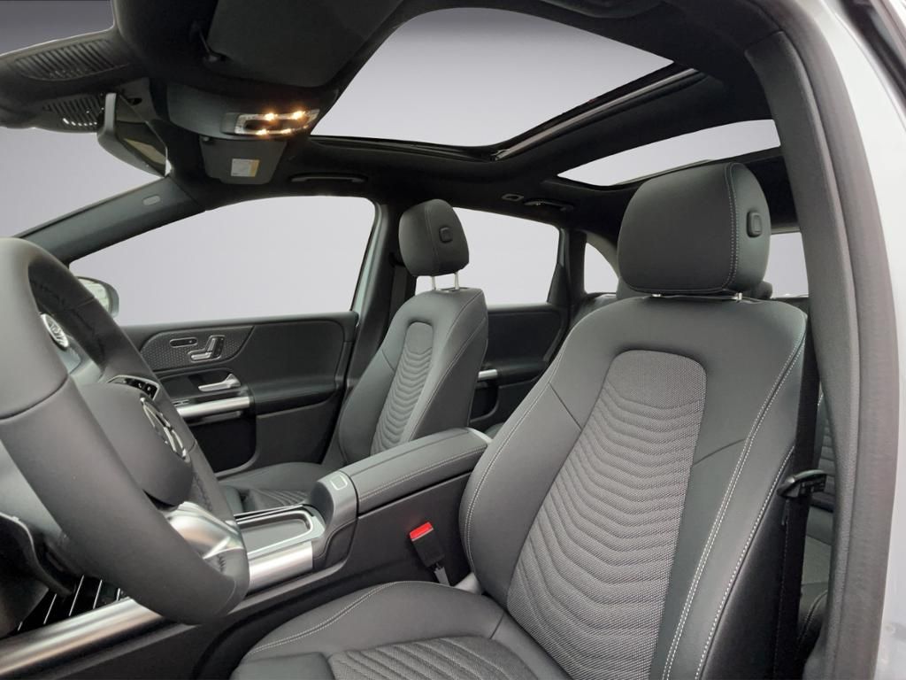 Mercedes-Benz B 200 2025