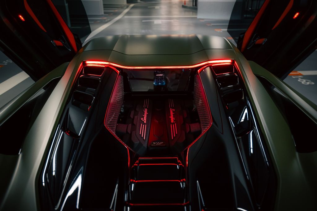 Lamborghini Revuelto 2024