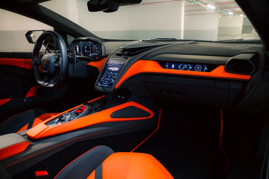 Lamborghini Revuelto 2024