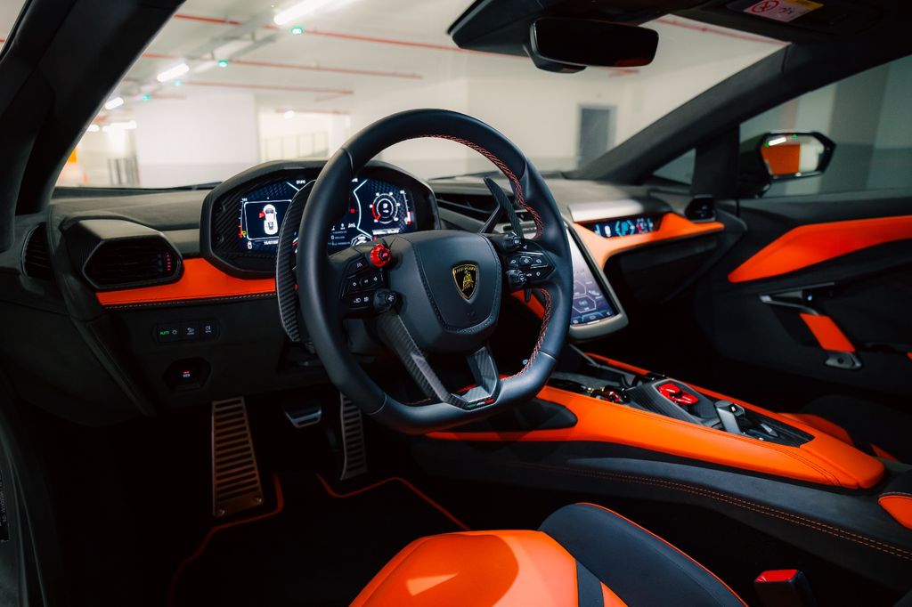 Lamborghini Revuelto 2024