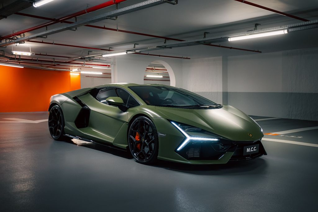 Lamborghini Revuelto 2024