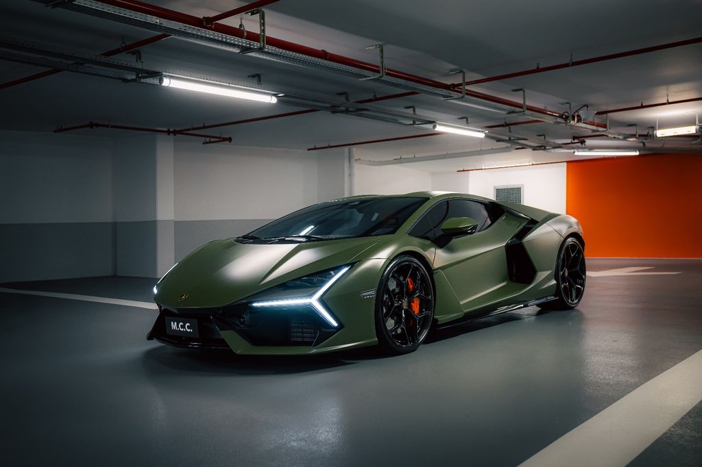 Lamborghini Revuelto 2024
