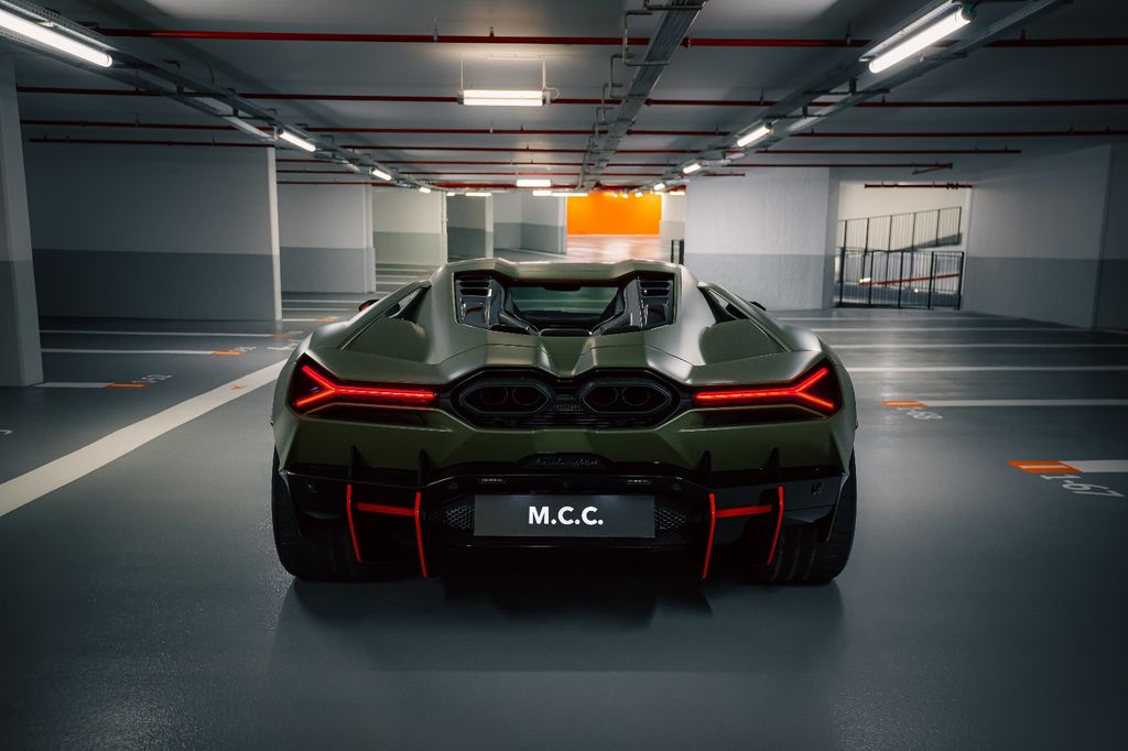 Lamborghini Revuelto 2024