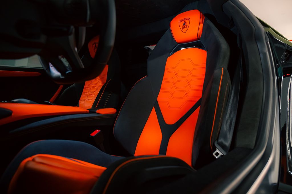 Lamborghini Revuelto 2024