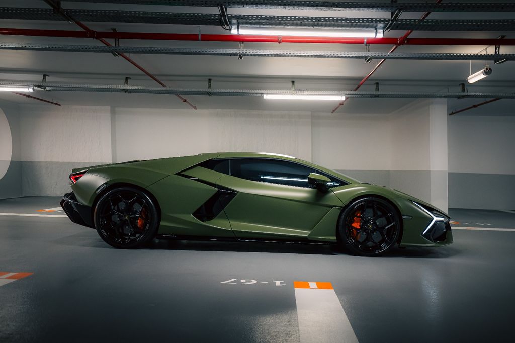Lamborghini Revuelto 2024