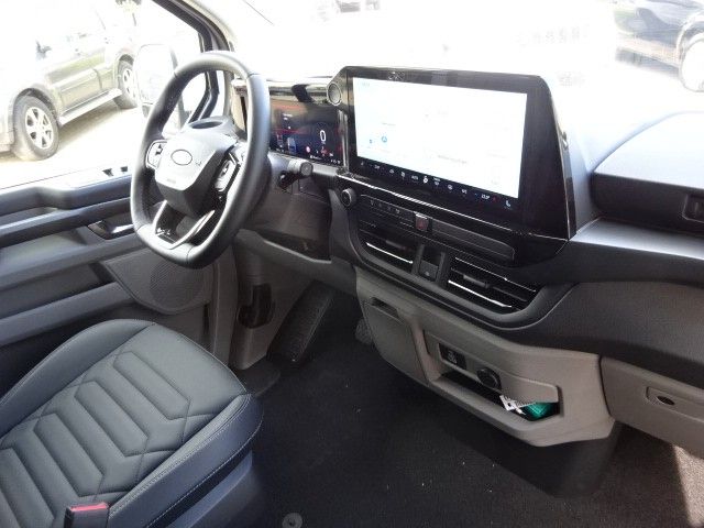 Ford Tourneo Custom 2025