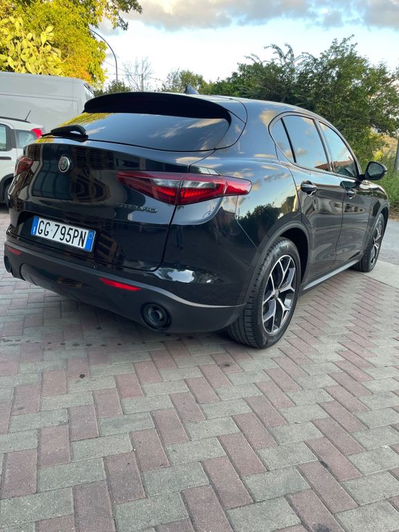 Alfa Romeo Stelvio 2021