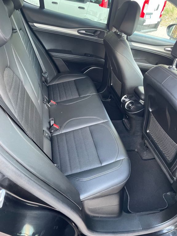 Alfa Romeo Stelvio 2021