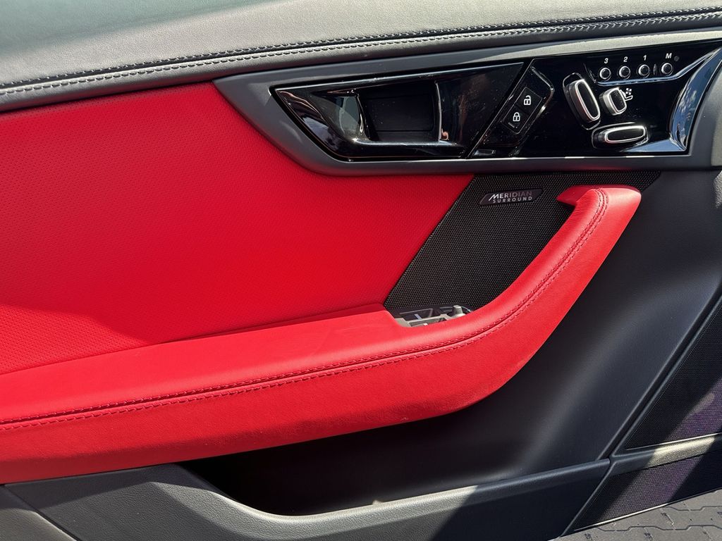 Jaguar F-Type 2024
