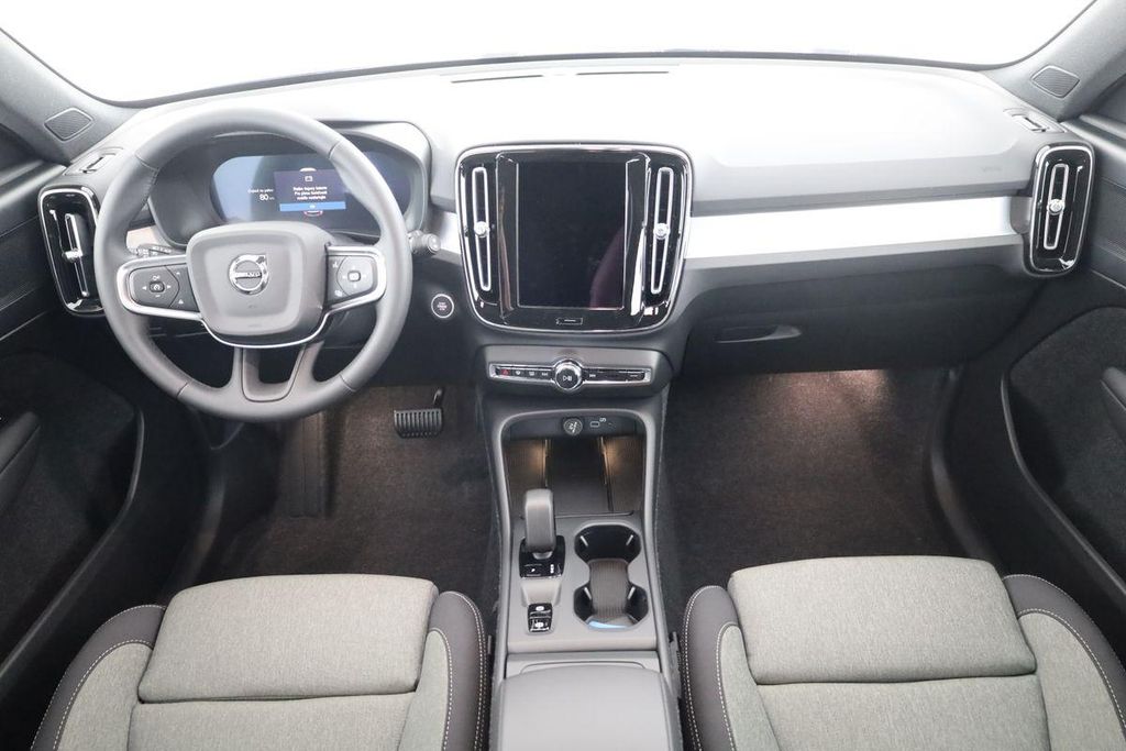 Volvo XC40 2025