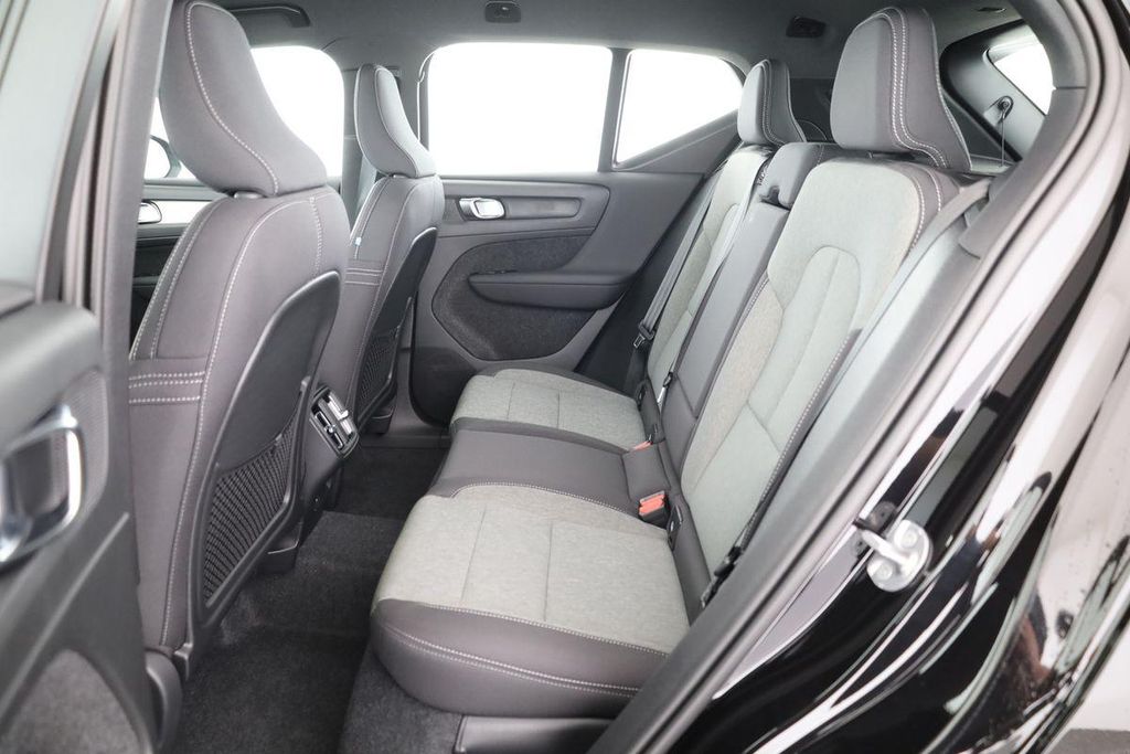 Volvo XC40 2025