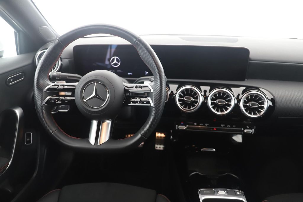 Mercedes-Benz A 200 2024